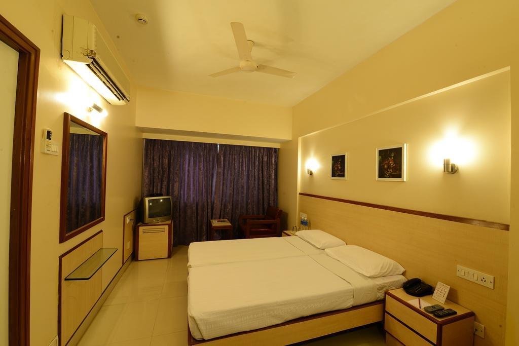 Hotel Woodland Pune Dış mekan fotoğraf